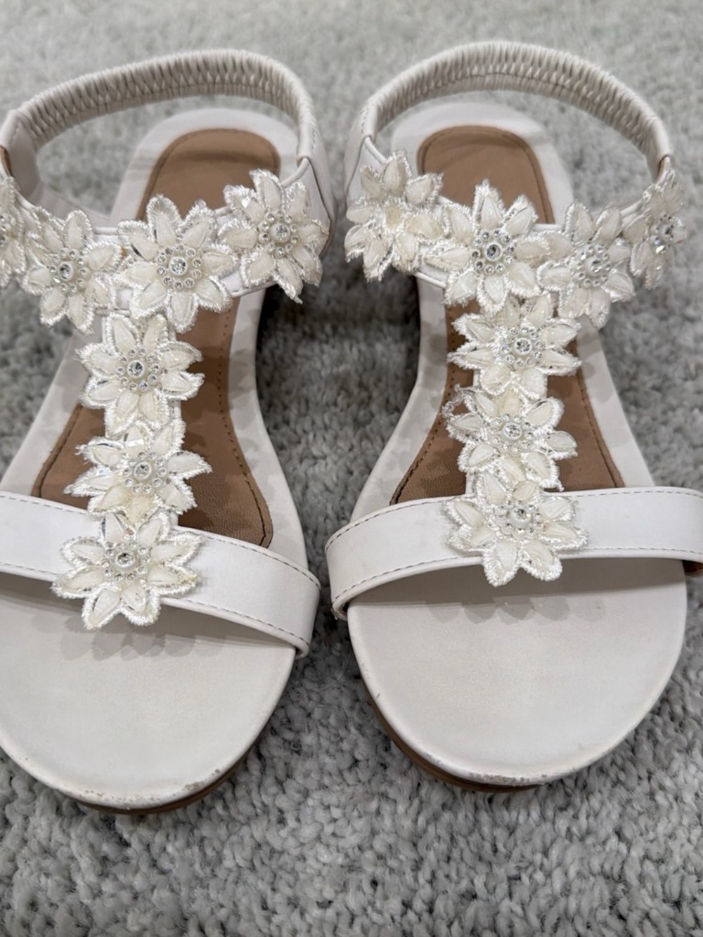 Source Unknown White Floral T-Strap Girls' Sandals